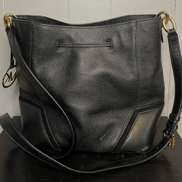 Michael Kors Nicole Large Black Pebbled Leather Bucket Bag.. EUC! - Picture 3 of 7